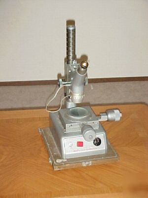 Titan measuring toolmakers microscope