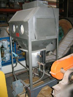 Trinco sandblasting cabinet model 36X30/pc (4127) 