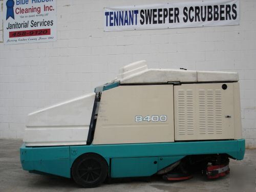 Tennant 8400 ride on floor scrubber & sweeper / clean 