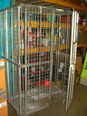 Mobile and collapsable wire cage cart