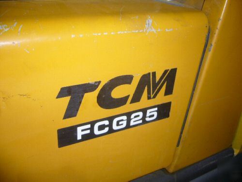 Tcm 4600 lb. fork lift pneumatic tires 3-stage mast 