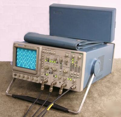 Tektronix 2246 100MHZ oscilloscope /cover/probe mint