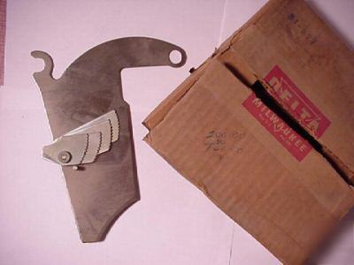 Vintage delta mfg. splitter anti-kickback circular saw