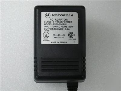 Motorola radio ac adaptor pn# 2580600E01 13.8V dc .9A