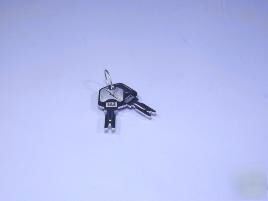 Hyster 1337197/186304 pair keys original & replacement
