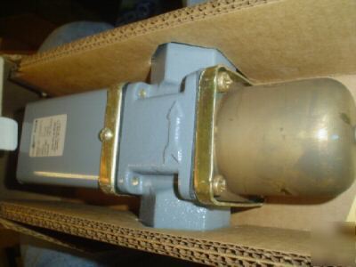 Penn water valve: johnson controls- V46AD-1C 1