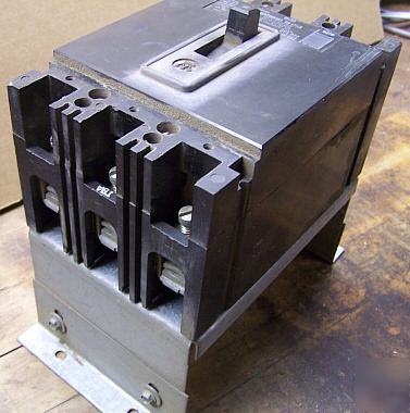 Westinghouse type EHB3015 circuit breaker [used]