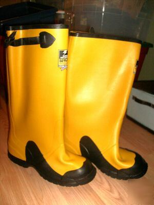 New servus super dielectric overboots yellow size 8