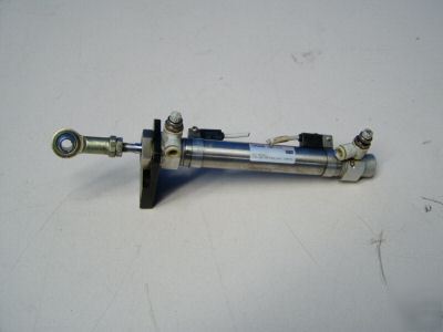 Smc pneumatic cylinder m/n: CDM2B20-100A-C73L - used