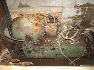 Hydraulic pumptank with motor