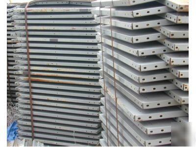 Inca metal shelving