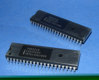 Intel P8032AC1989 40-pin cpu vintage 80352HC 8052P