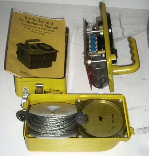 Victoreen cdv-717 mod.1 radiological survey meter w/man