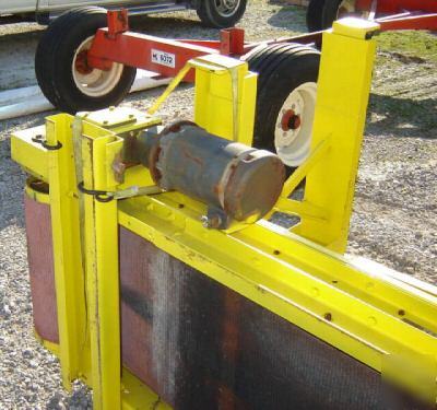 18â€w x 6â€™-3â€ l roach roller bed belt conveyor (936)