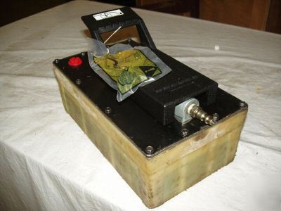 Air hydraulic pump, 5 quart oil pump (used)