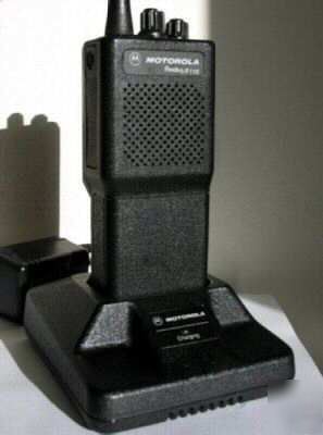 Motorola P110 p-110 uhf 8 ch. battery, charger. war-ty