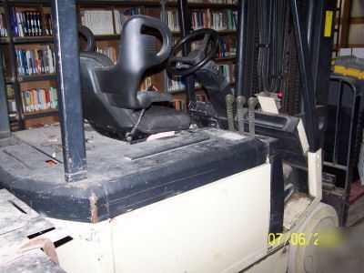 Crown forklift forktruck, 21' lift non-marring tires