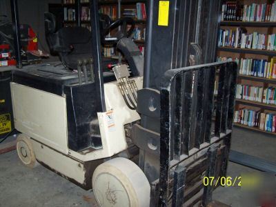 Crown forklift forktruck, 21' lift non-marring tires