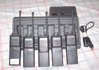 Five motorola vhf 146-162MHZ 6CH, P200 radios, murs