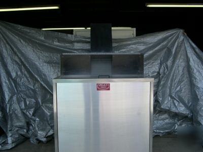 Conveyor incline with stainless hopper