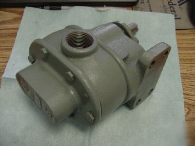 Brown & sharpe (bsm): 713-19-2, 3 foot mount pump. <