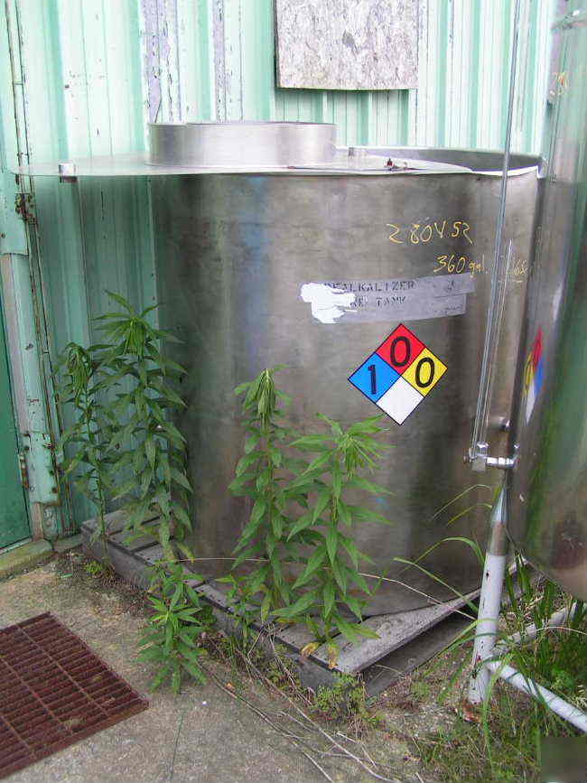 Stainless steel vertical tank 360 gallons 