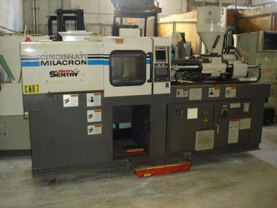 33 ton, 2.27 oz. cincinnati injection molding machine 