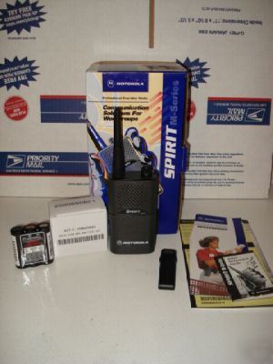 6 motorola spirit MU11C xtn uhf radios 