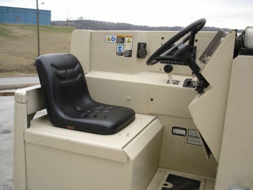 Tennant 8400 ride on floor scrubber & sweeper / clean 