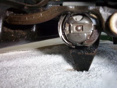 Singer 96K10 industrial sewing machine roller presser