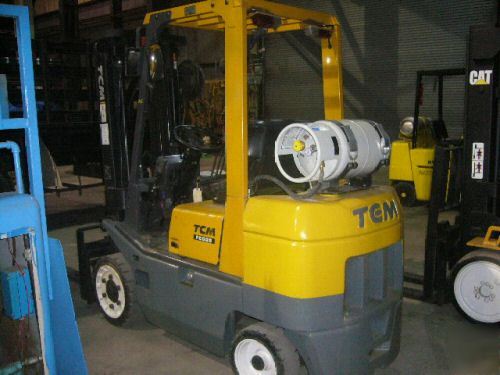 Tcm 4600 lb. fork lift pneumatic tires 3-stage mast 