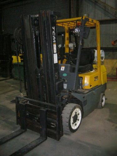 Tcm 4600 lb. fork lift pneumatic tires 3-stage mast 