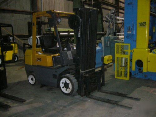 Tcm 4600 lb. fork lift pneumatic tires 3-stage mast 