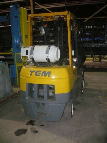 Tcm 4600 lb. fork lift pneumatic tires 3-stage mast 