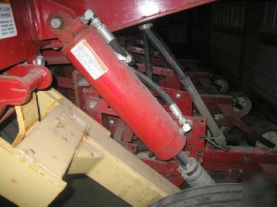 Grain drill 5530 krause folding 3 section monitor