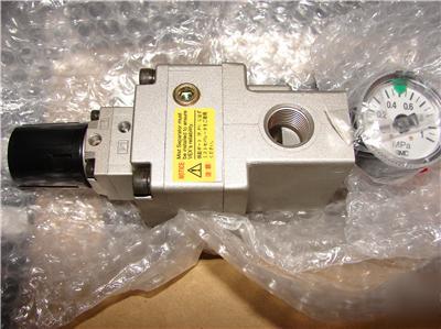 New smc precision regulator in box VE1333-03-bg