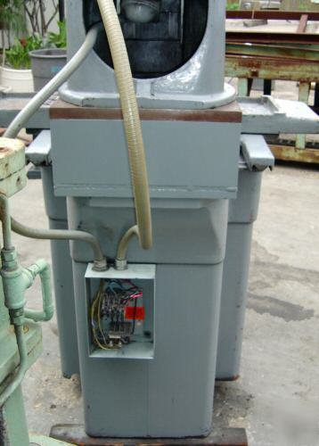 Clean 18Â¿ harvel surface grinder with 8Â¿ riser