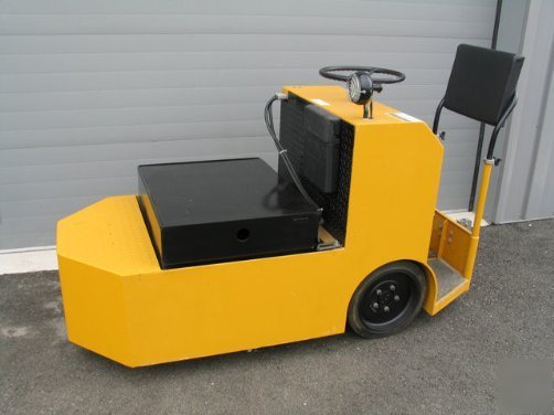 Taylor-dunn model E4-57 tow tractor (very low hours)