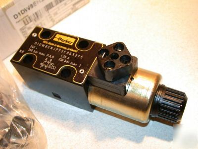 New parker 24VDC hydraulic valve D1DW8ENJP75C06X575