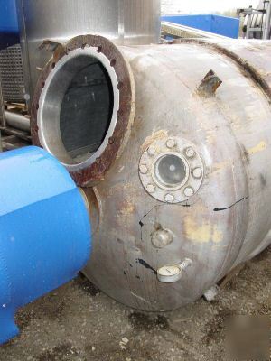 600 gallon s/s dish bottom tank