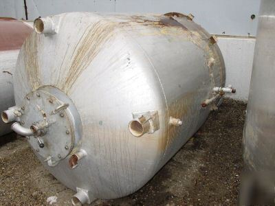 600 gallon s/s dish bottom tank