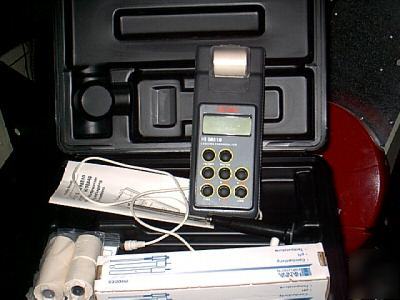 Hanna microprocessor, printing/logging thermometer