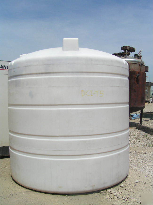New 2500 gal poly tank castle de