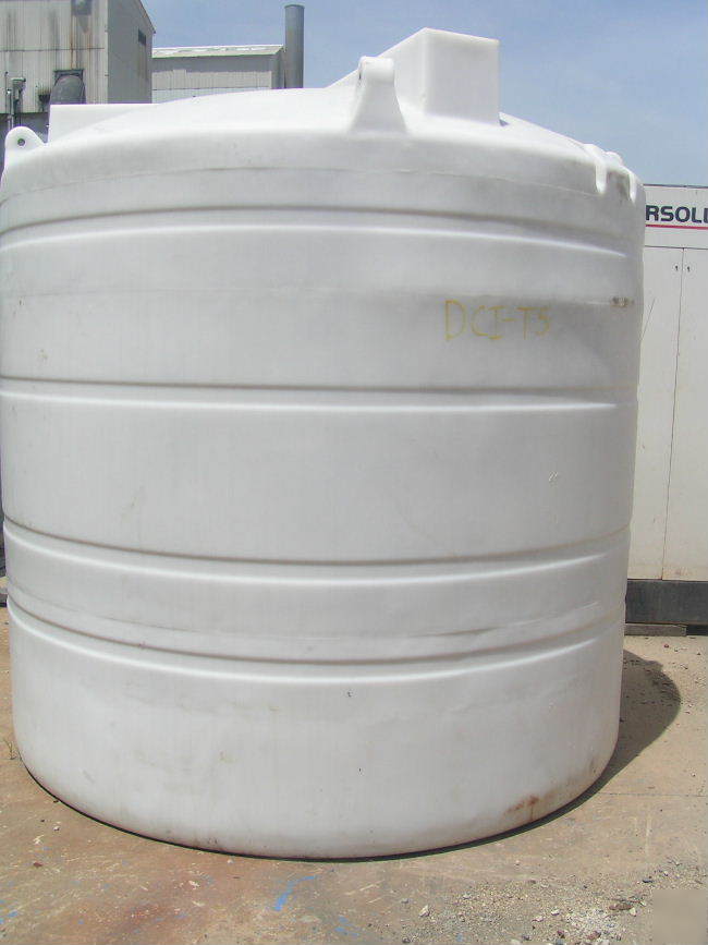 New 2500 gal poly tank castle de