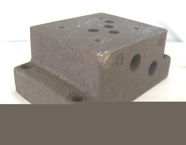 New northman single-station subplate D05 Â½in hydraulic 