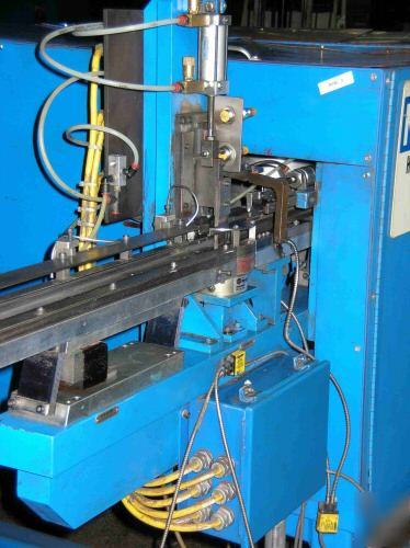 30â€ vibratory feeder bowl with dual feed and robohand