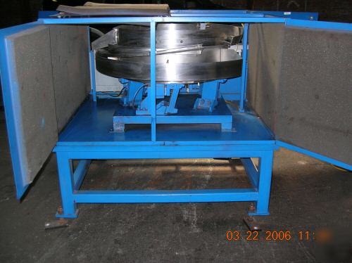 30â€ vibratory feeder bowl with dual feed and robohand
