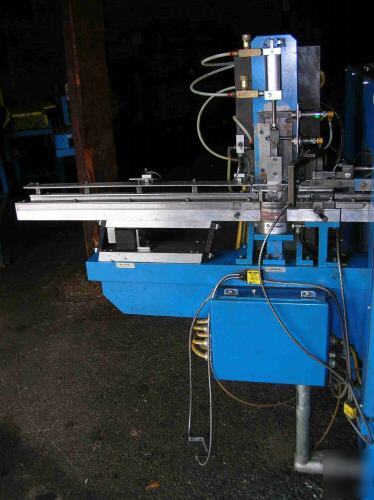 30â€ vibratory feeder bowl with dual feed and robohand