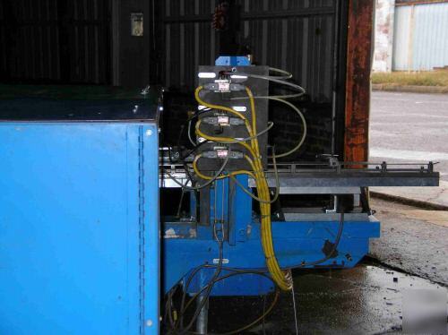 30â€ vibratory feeder bowl with dual feed and robohand