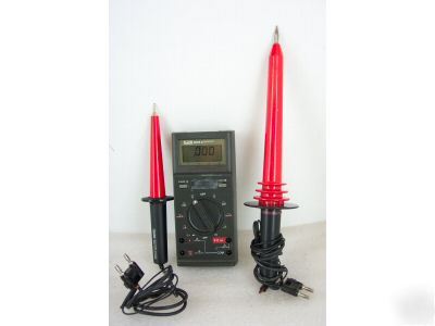 Fluke 8025A multimeter w/ 80K probes & test leads
